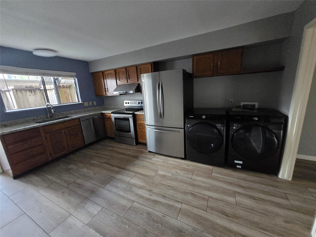 6401 Deihl Road, Unit 1006 Houston, TX 77092 - Photo 2 of 19 a kitchen with granite countertop a refrigerator and a sink