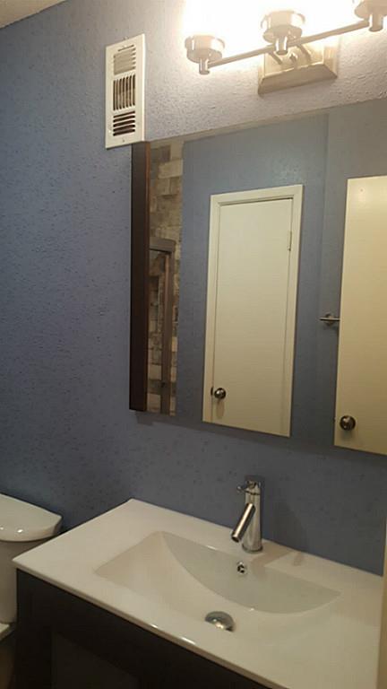 6401 Deihl Road, Unit 1006 Houston, TX 77092 - Photo 8 of 19 a bathroom with a sink and a mirror