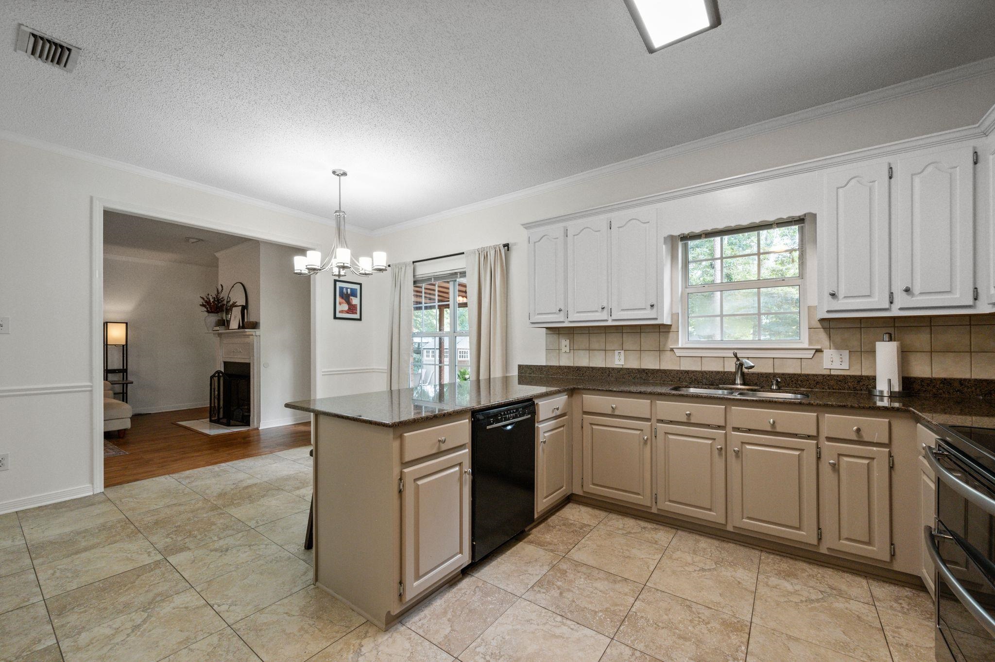 132 Hope Drive Daphne, AL 36526 - Photo 15 of 44 Kitchen