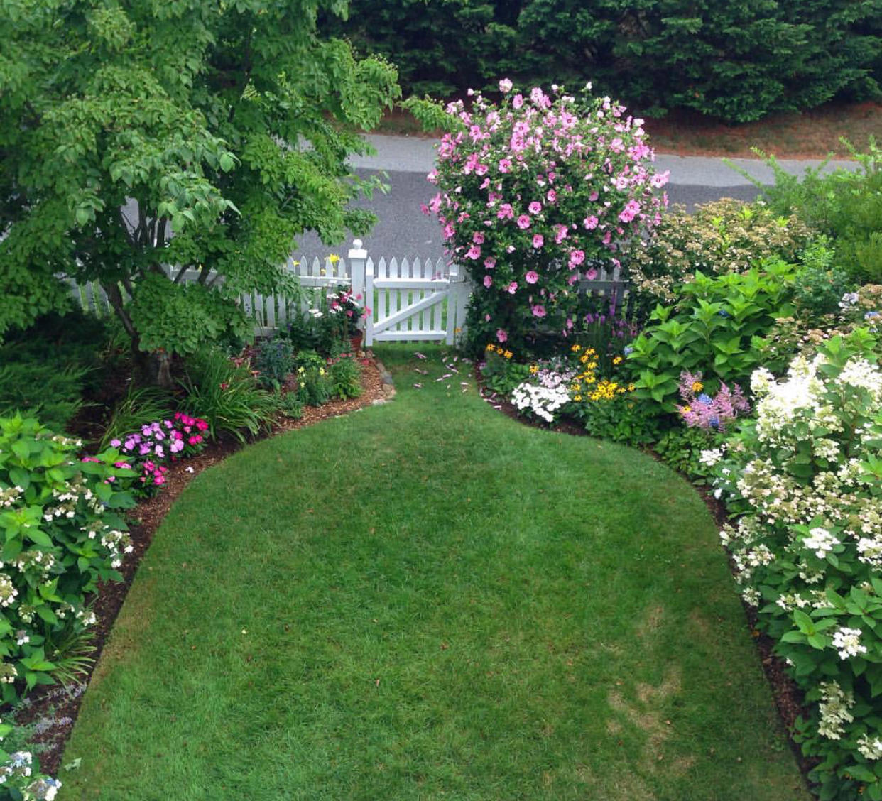 33 Cape Codder Road, Unit B Falmouth, MA 02540 - Photo 31 of 32 Garden Patio Summer