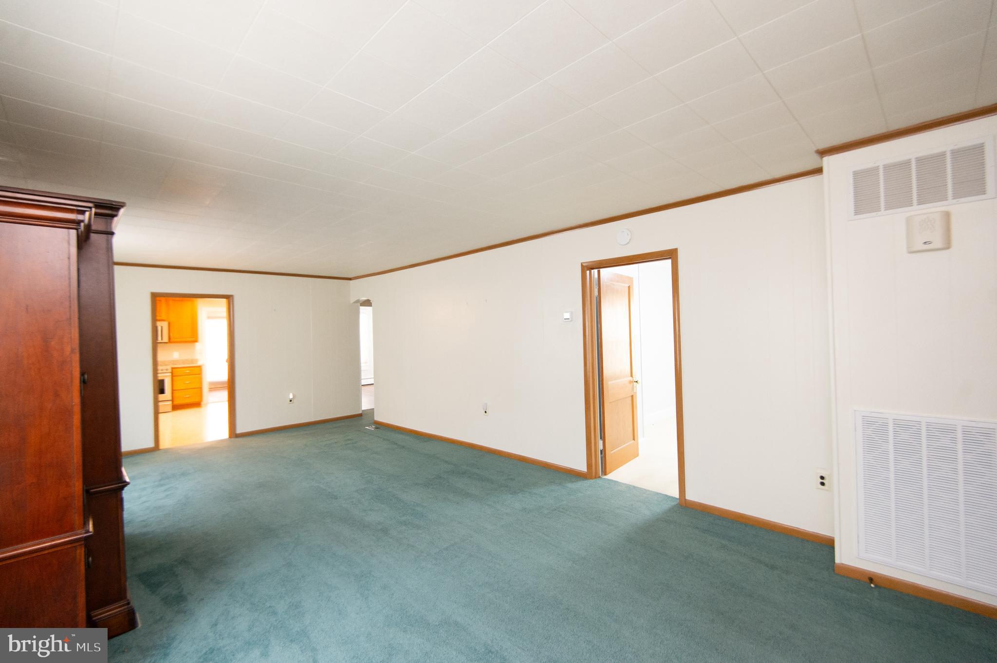 409 Bayly Avenue Cambridge, MD 21613 - Photo 11 of 54 Living Room