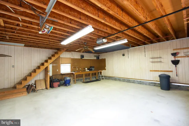 a black and white photo of a room