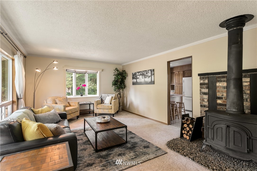 16404 Southeast 135th Street Renton, WA 98059 - Photo 5 of 22 a living room with furniture
