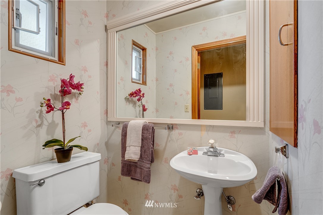 16404 Southeast 135th Street Renton, WA 98059 - Photo 10 of 22 a bathroom with a sink and a mirror