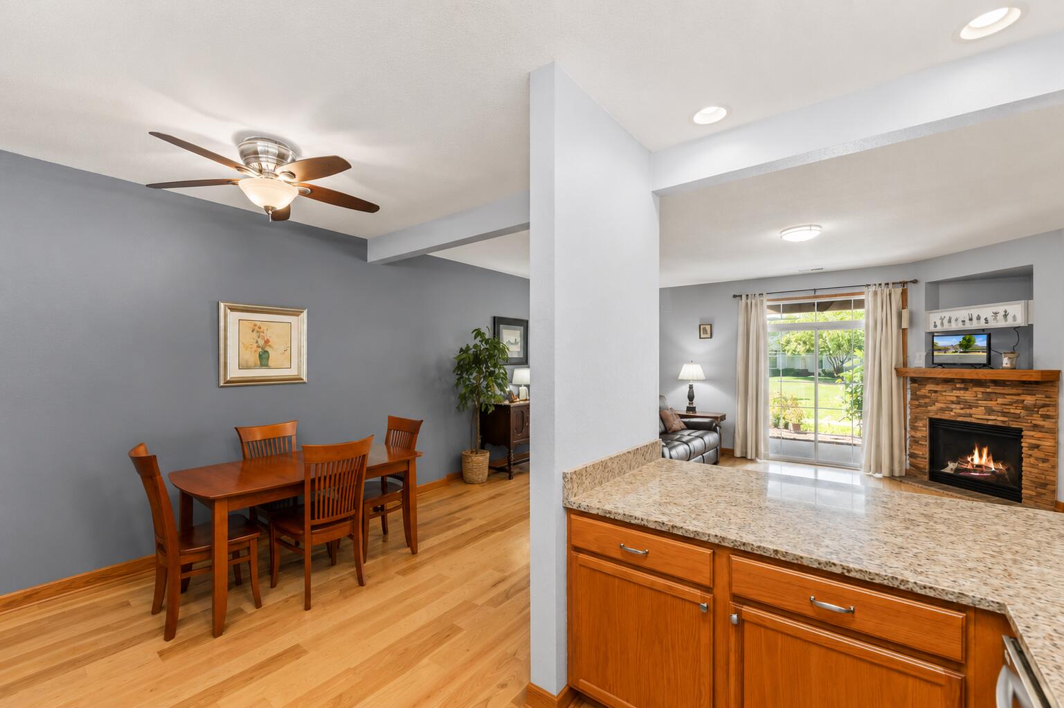 N43-w32831 Rasmus Road, Unit 12B Nashotah, WI 53058 - Photo 11 of 21 Breakfast Bar