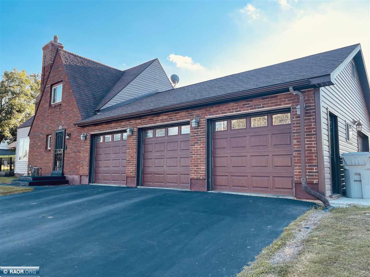 419 5th Avenue Northwest Chisholm, MN 55719 - Photo 1 of 49