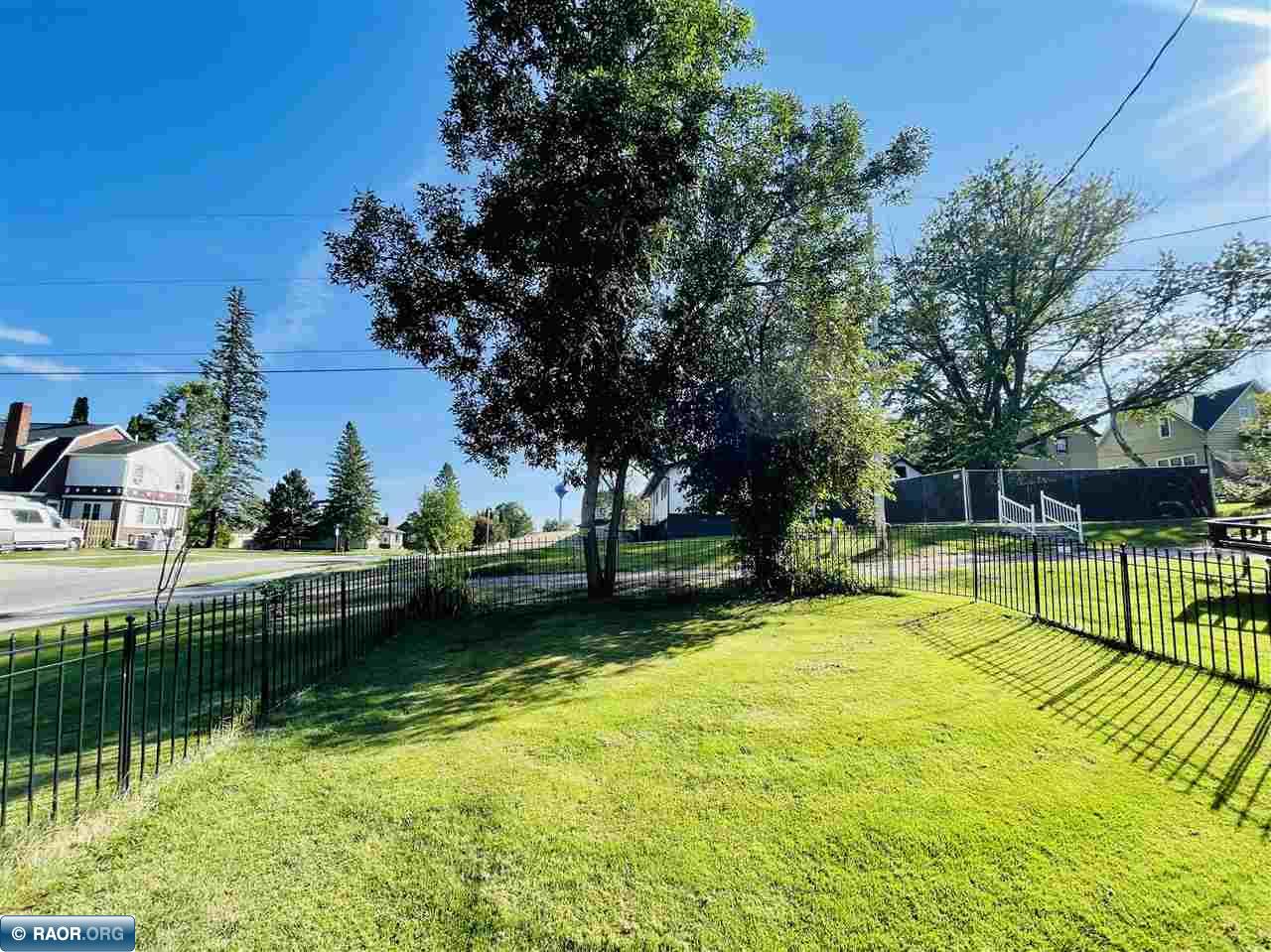 419 5th Avenue Northwest Chisholm, MN 55719 - Photo 11 of 49