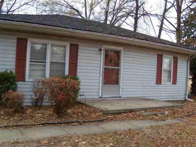 1907 South Sievers Road Vincennes, IN 47591 - Photo 1 of 5