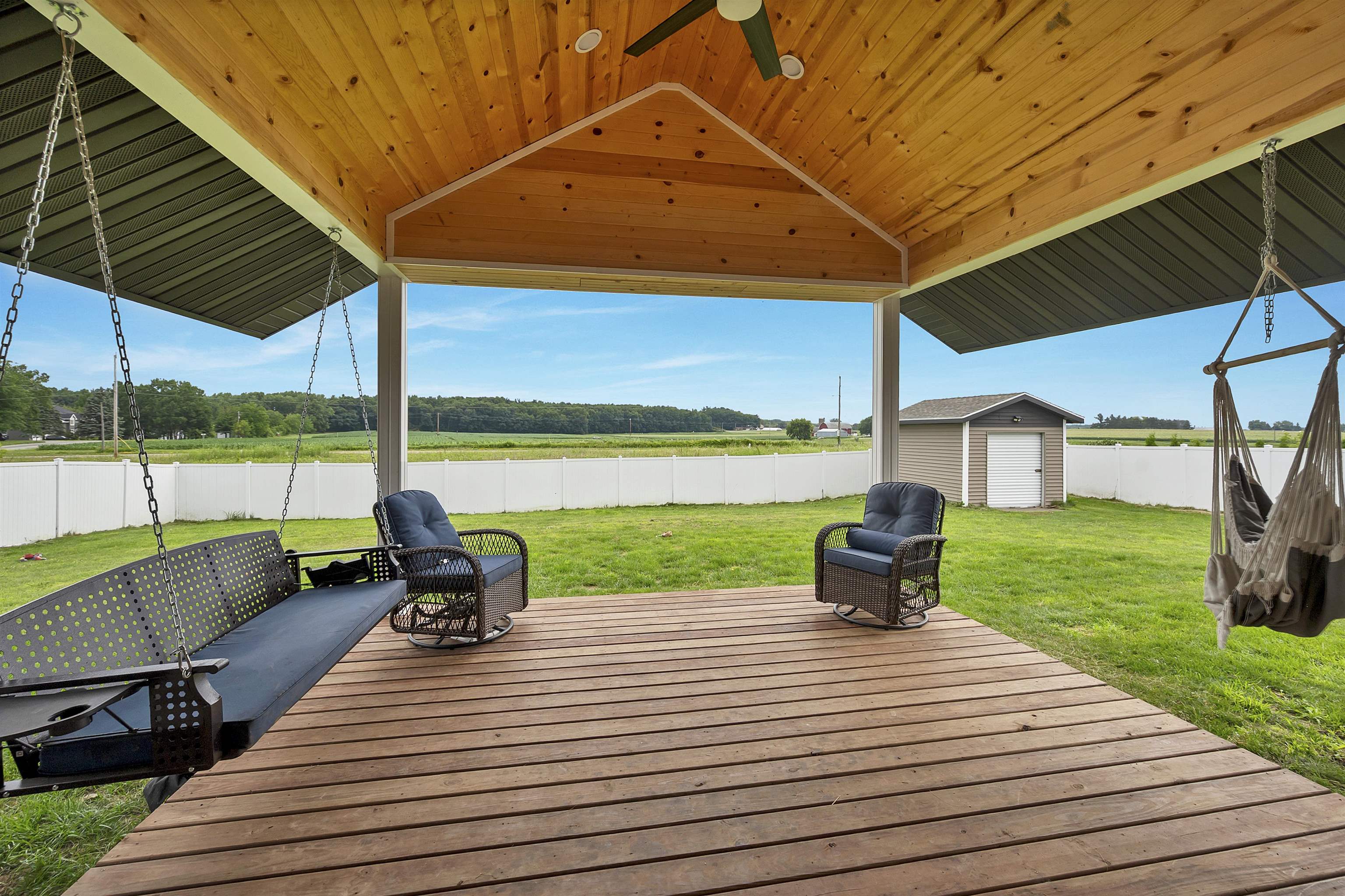 1756 Red Oak Street Green Bay, WI 54313 - Photo 4 of 51