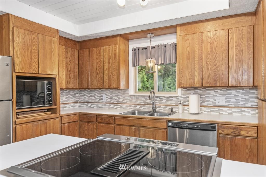 8311 Bethel Burley Road Southeast Port Orchard, WA 98367 - Photo 15 of 35