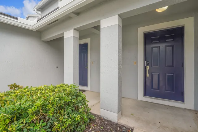 a view of small yard of front door