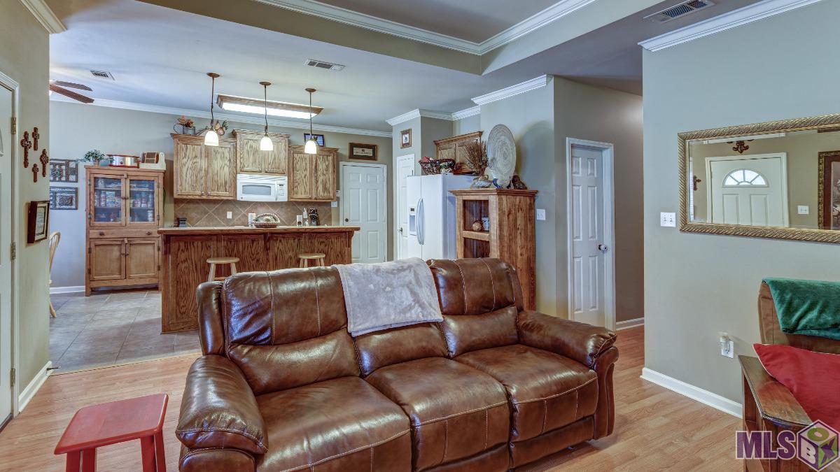 34773 Clinton Allen Road Denham Springs, LA 70706 - Photo 11 of 21 Livingroom
