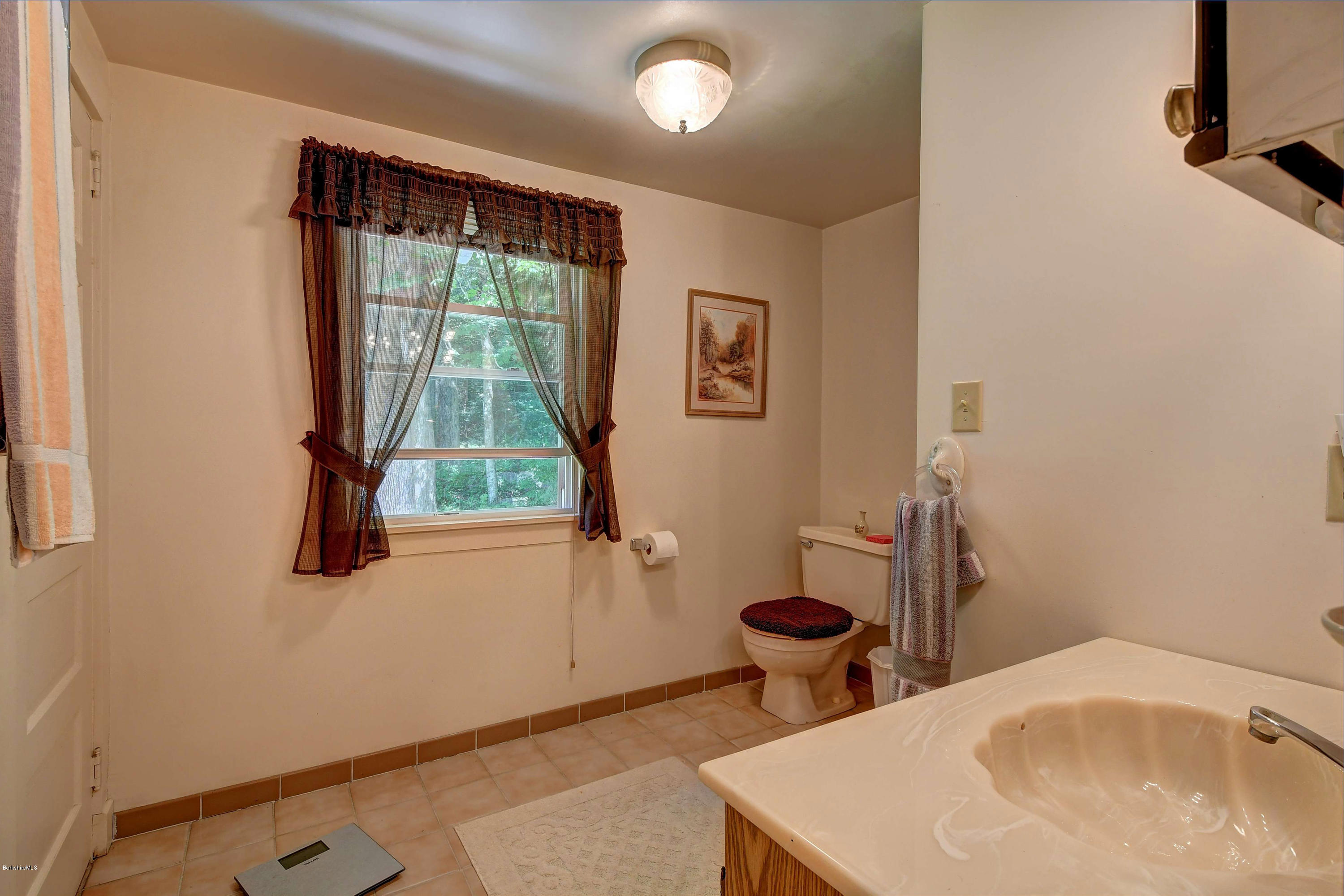 204 South Undermountain Road Sheffield, MA 01257 - Photo 28 of 39 3202 2nd Floor Bathroom