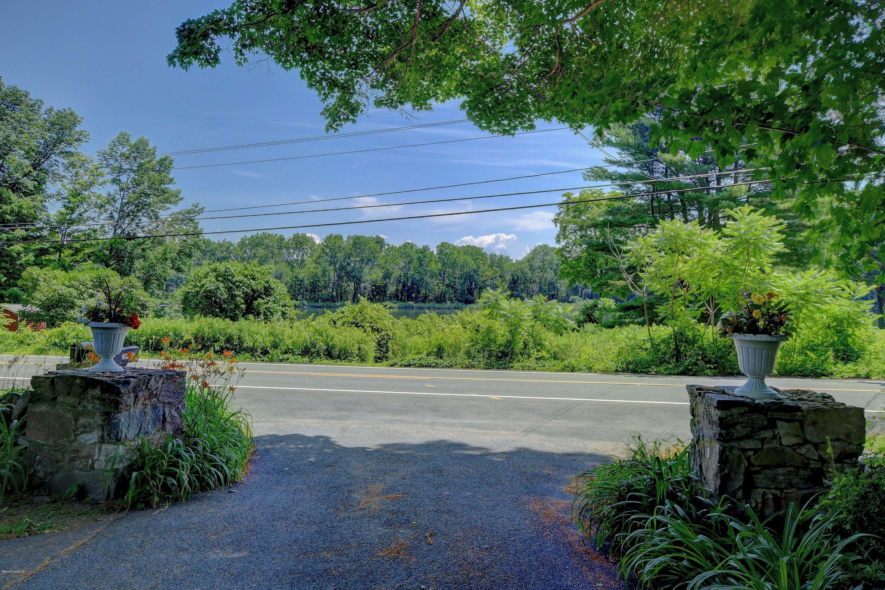 204 South Undermountain Road Sheffield, MA 01257 - Photo 7 of 39 9508 Driveway Entry