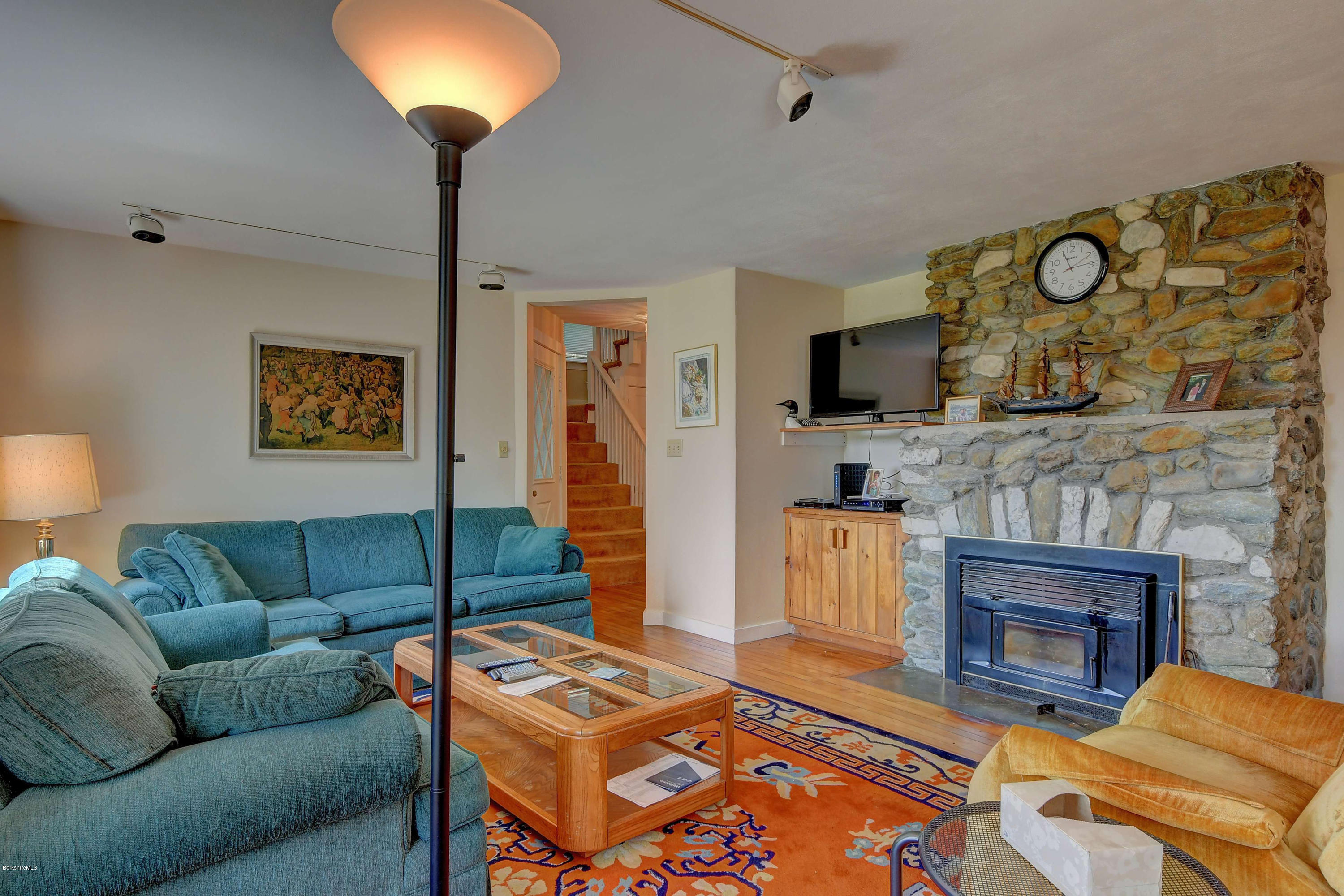 204 South Undermountain Road Sheffield, MA 01257 - Photo 10 of 39 2001 Living Room