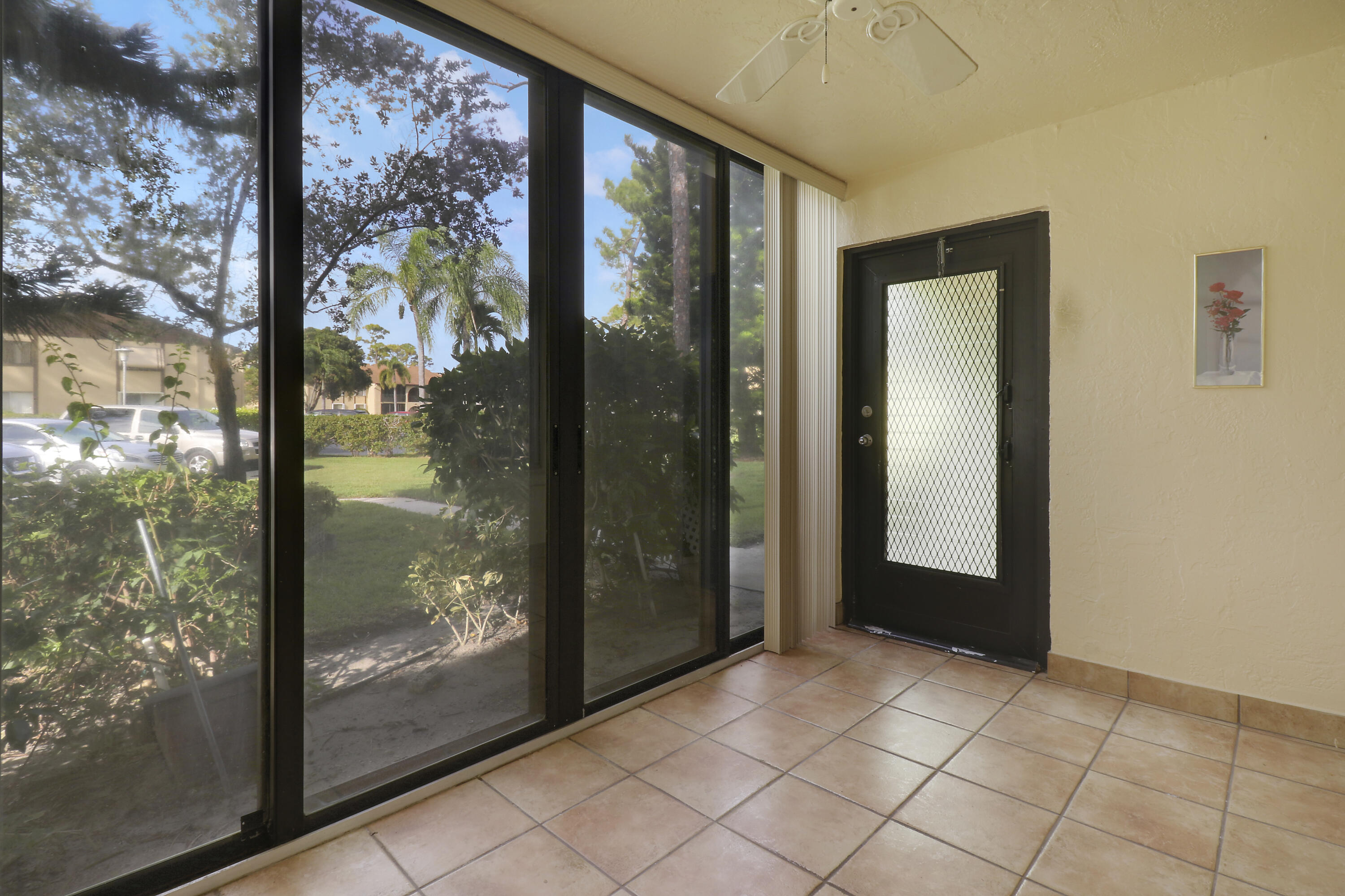 335 Knotty Pine Circle, Unit D1 Greenacres, FL 33463 - Photo 13 of 18 a view of an entryway
