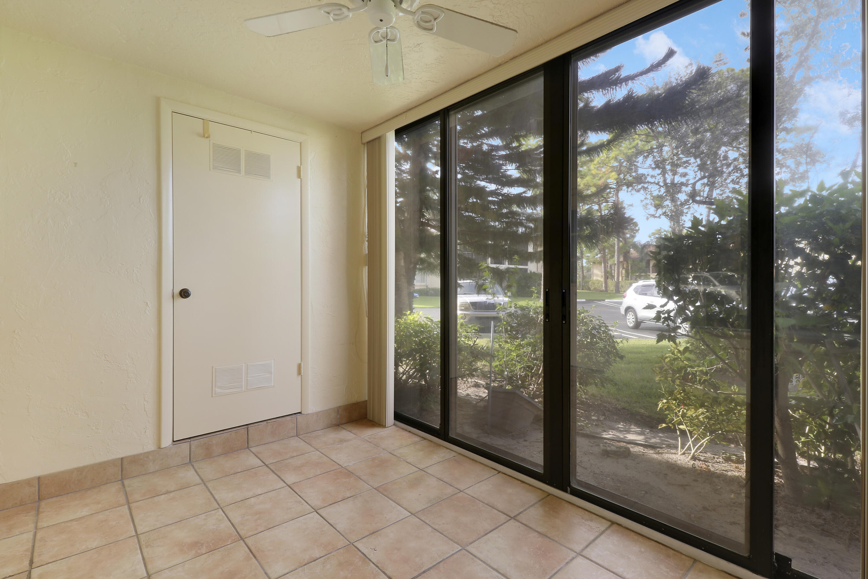 335 Knotty Pine Circle, Unit D1 Greenacres, FL 33463 - Photo 14 of 18 a view of an entryway