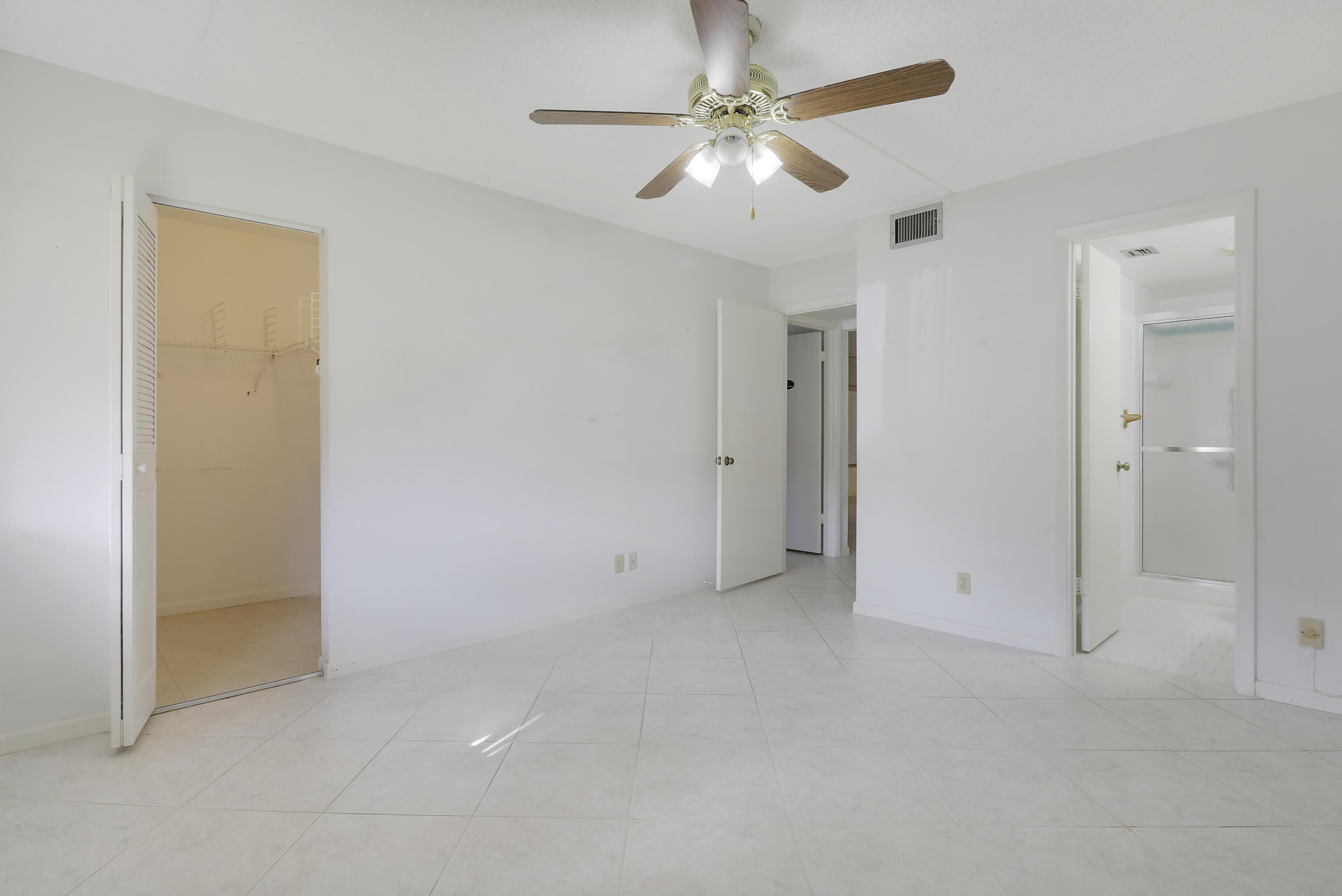 335 Knotty Pine Circle, Unit D1 Greenacres, FL 33463 - Photo 8 of 18 a view of an empty room