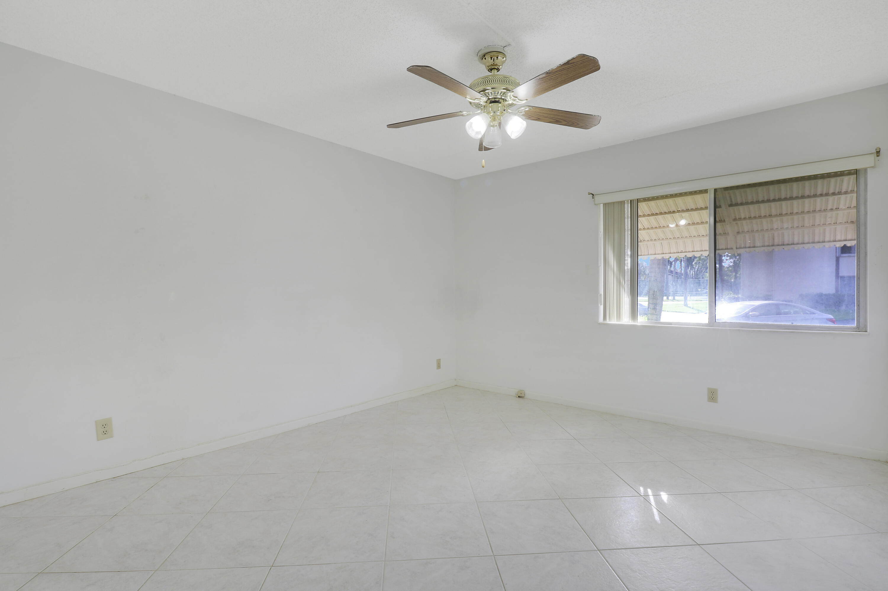 335 Knotty Pine Circle, Unit D1 Greenacres, FL 33463 - Photo 9 of 18 an empty room with windows and fan