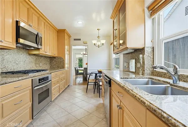 $1,298,000 | 13036 Magnolia Boulevard, Sherman Oaks, CA 91423