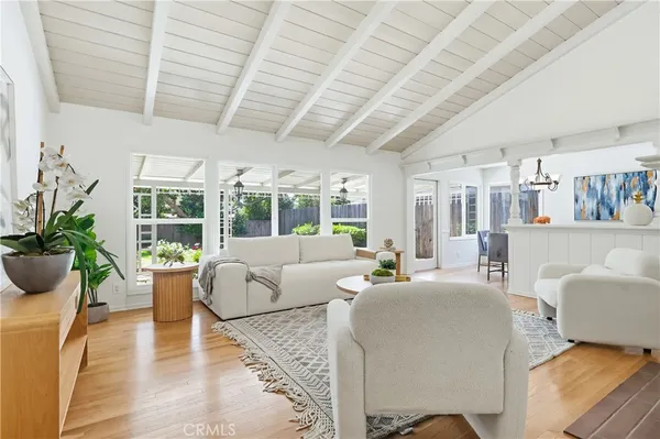 $1,298,000 | 13036 Magnolia Boulevard, Sherman Oaks, CA 91423