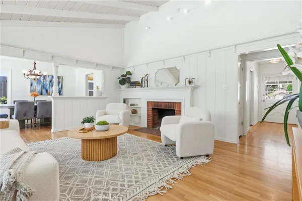 $1,298,000 | 13036 Magnolia Boulevard, Sherman Oaks, CA 91423