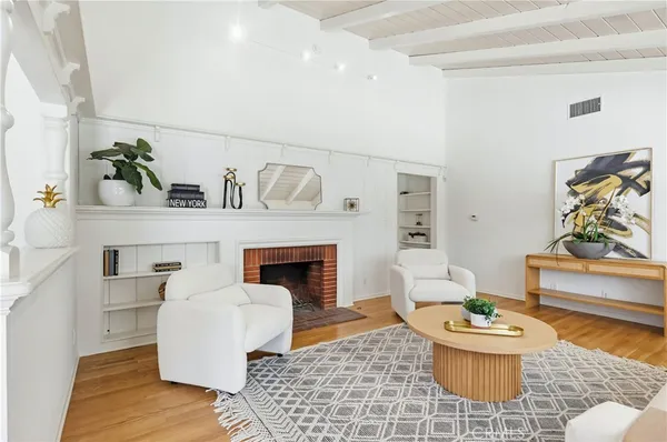 $1,298,000 | 13036 Magnolia Boulevard, Sherman Oaks, CA 91423