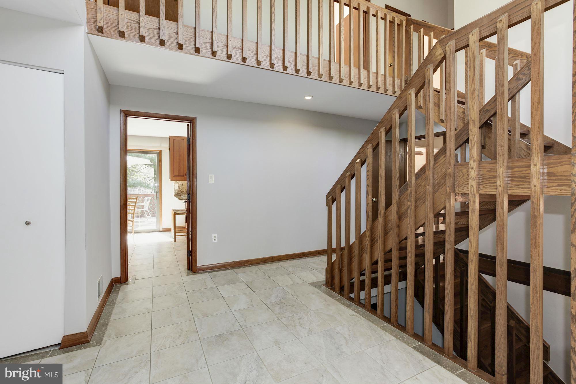 6627 Old Chesterbrook Road McLean, VA 22101 - Photo 3 of 28 Foyer with Italian porcelain tile