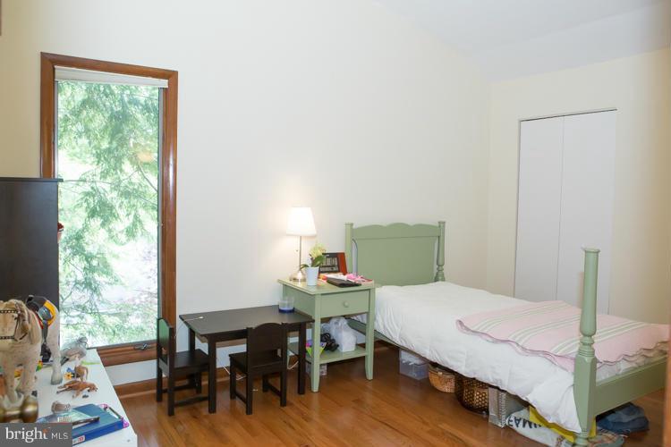 6627 Old Chesterbrook Road McLean, VA 22101 - Photo 21 of 28 Bedroom4