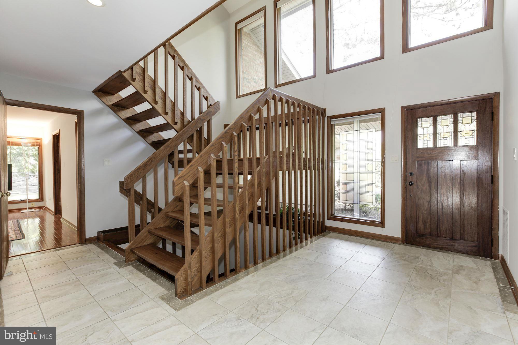 6627 Old Chesterbrook Road McLean, VA 22101 - Photo 4 of 28 Two story Foyer