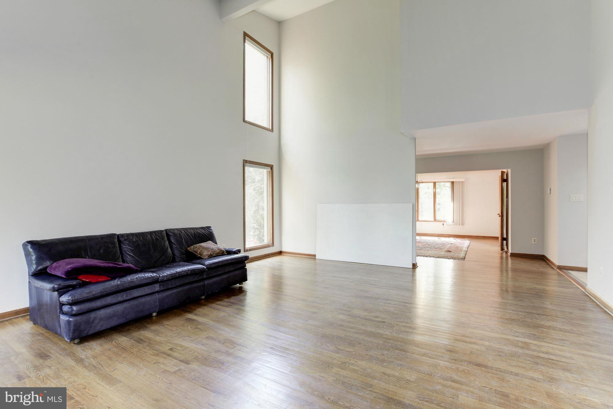 6627 Old Chesterbrook Road McLean, VA 22101 - Photo 7 of 28 Living Room