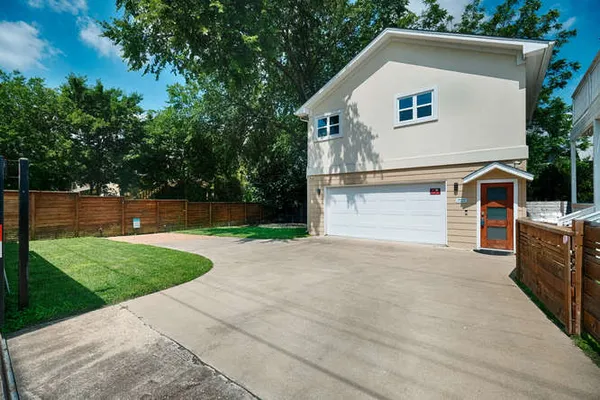 $2,095 | 901 West Mary Street, Unit B, Austin, TX 78704