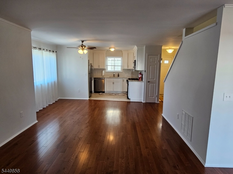 901 Reed Court Flemington, NJ 08822 - Photo 2 of 13