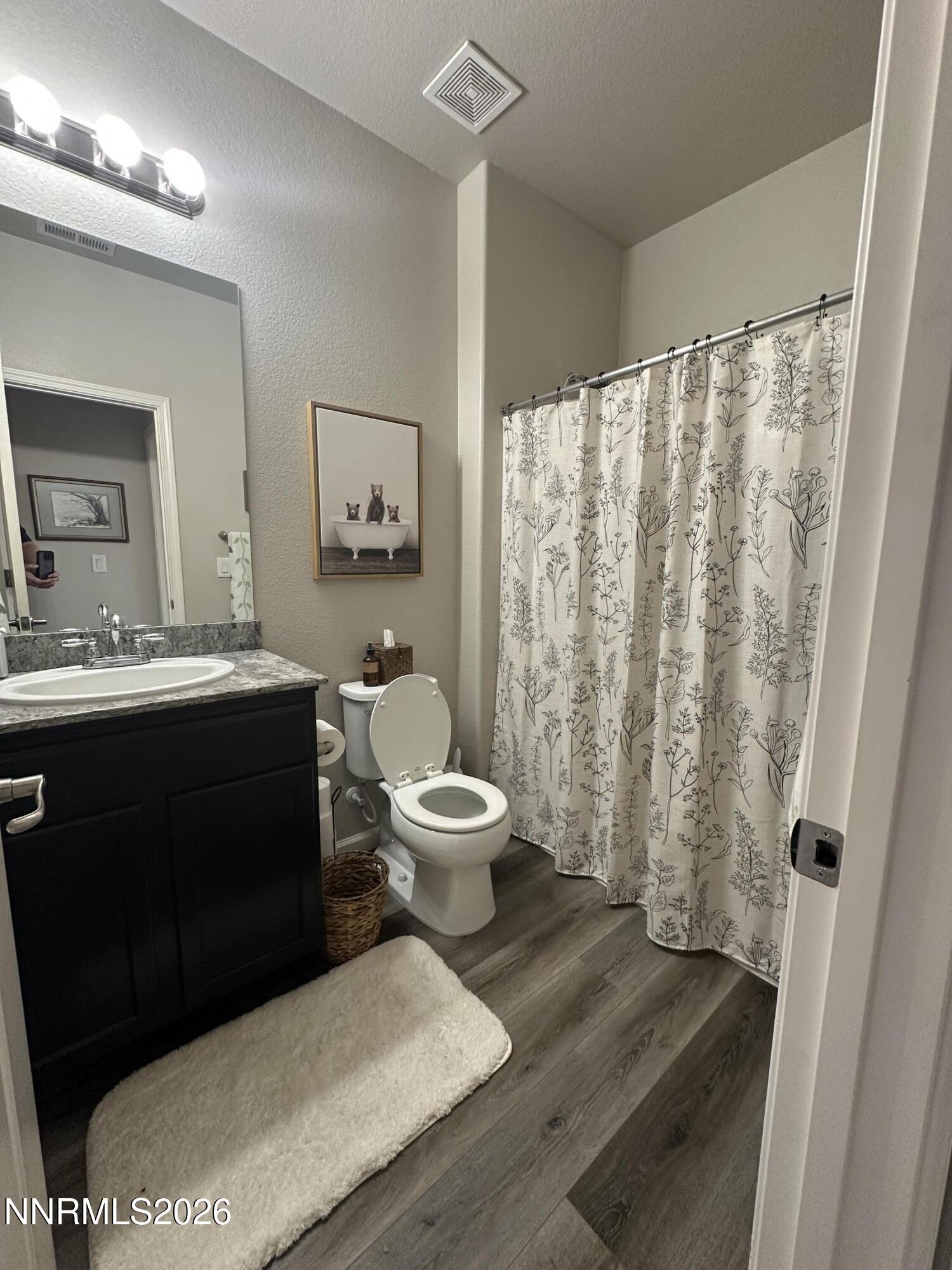 14404 Leiden Drive Reno, NV 89506 - Photo 13 of 26 Hall bath