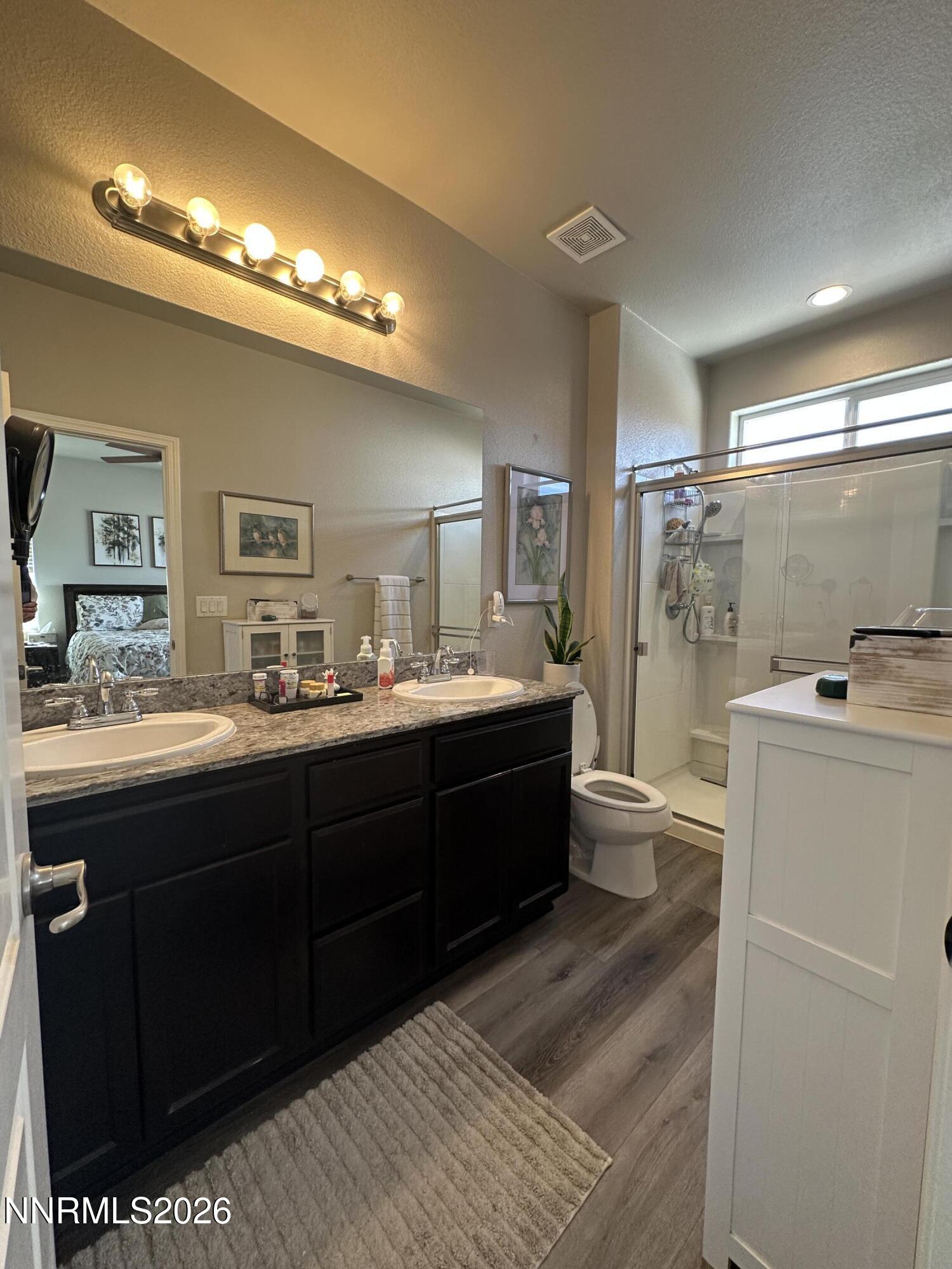 14404 Leiden Drive Reno, NV 89506 - Photo 18 of 26 Prim bath