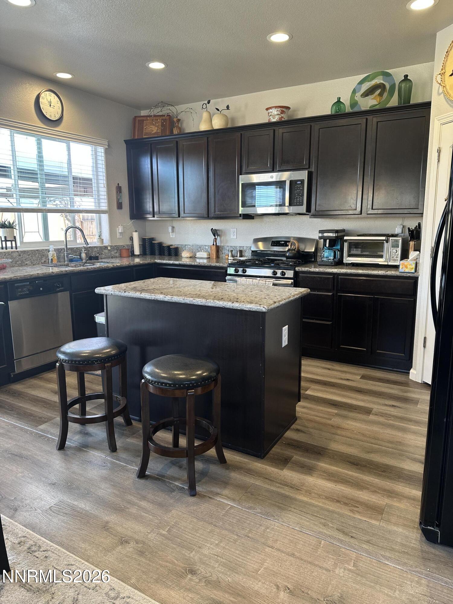 14404 Leiden Drive Reno, NV 89506 - Photo 7 of 26 Kitch island