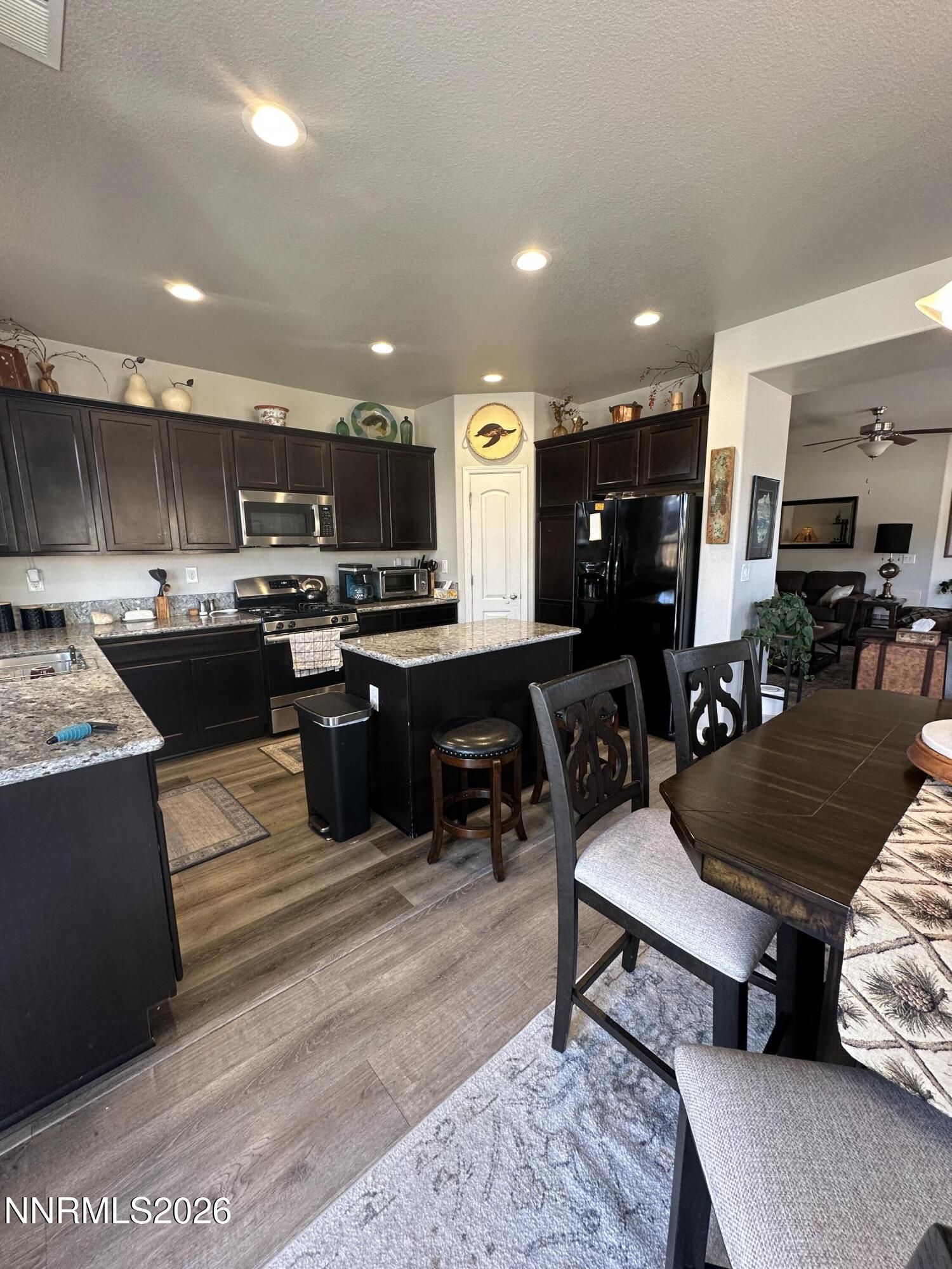 14404 Leiden Drive Reno, NV 89506 - Photo 8 of 26 Kitchen