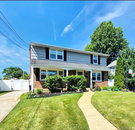 $899,000 | 1920 Clemons Street, Bellmore, NY 11710