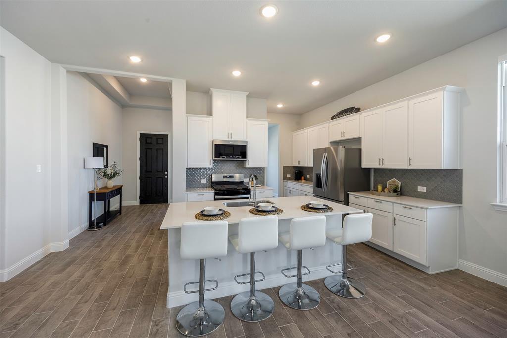 1617 Hitching Post Road Weston, TX 75009 - Photo 5 of 30 a kitchen that has a table and chairs in it