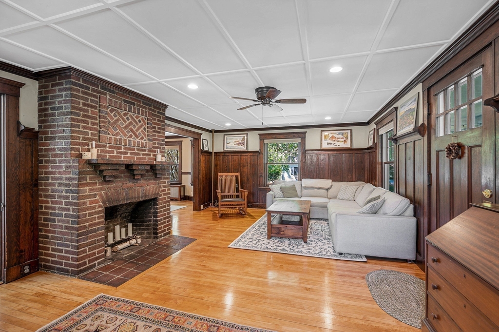 18 Wells Road Reading, MA 01867 - Photo 3 of 41