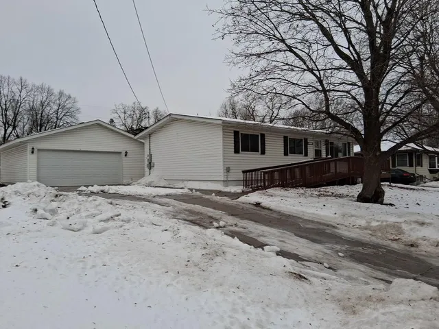 $218,000 | 230 Spruce Drive East, Annandale, MN 55302