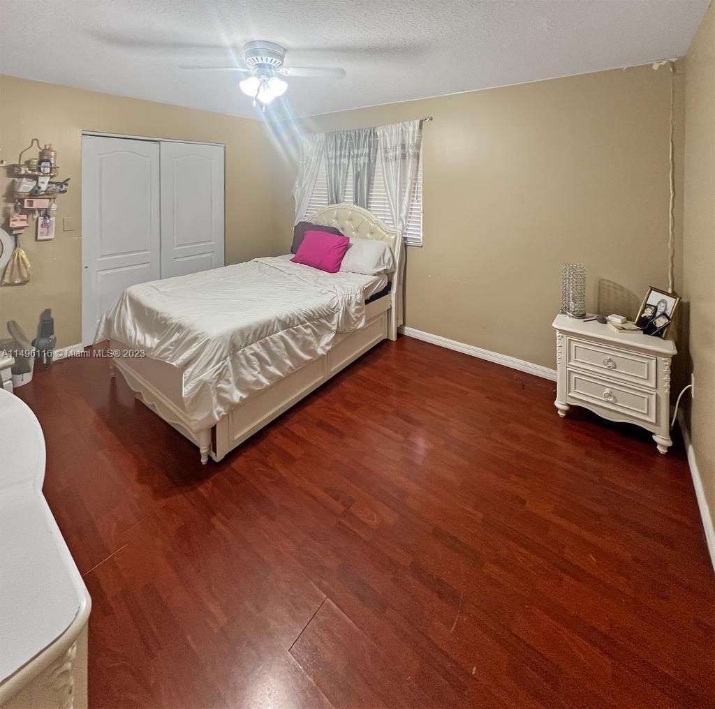 The Hammocks Miami, FL 33196 - Photo 16 of 20 a bedroom with a bed and a table in it