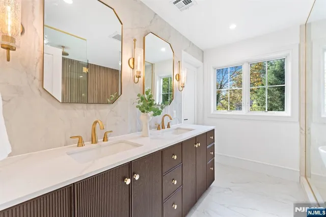 $1,849,000 | 110 Radburn Road, Glen Rock, NJ 07452