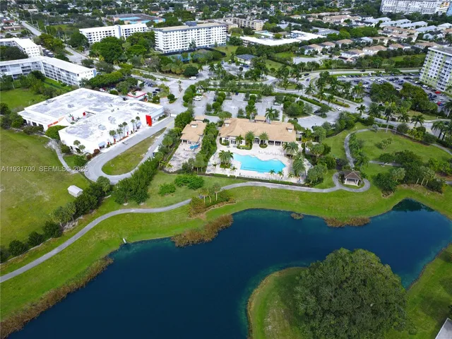 $3,700 | 5110 Eucalyptus Drive, Unit 3, Hollywood, FL 33021