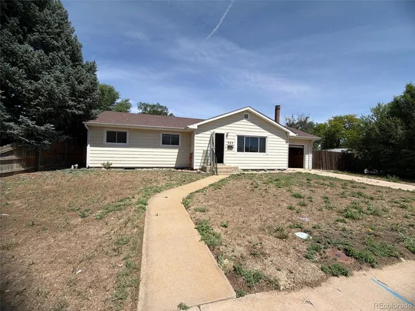 $196,665 | 303 Belmont Place, Fort Morgan, CO 80701
