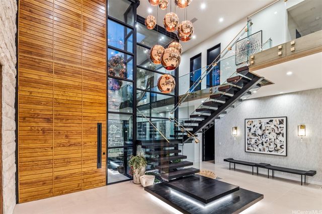 a picture of a building with many windows