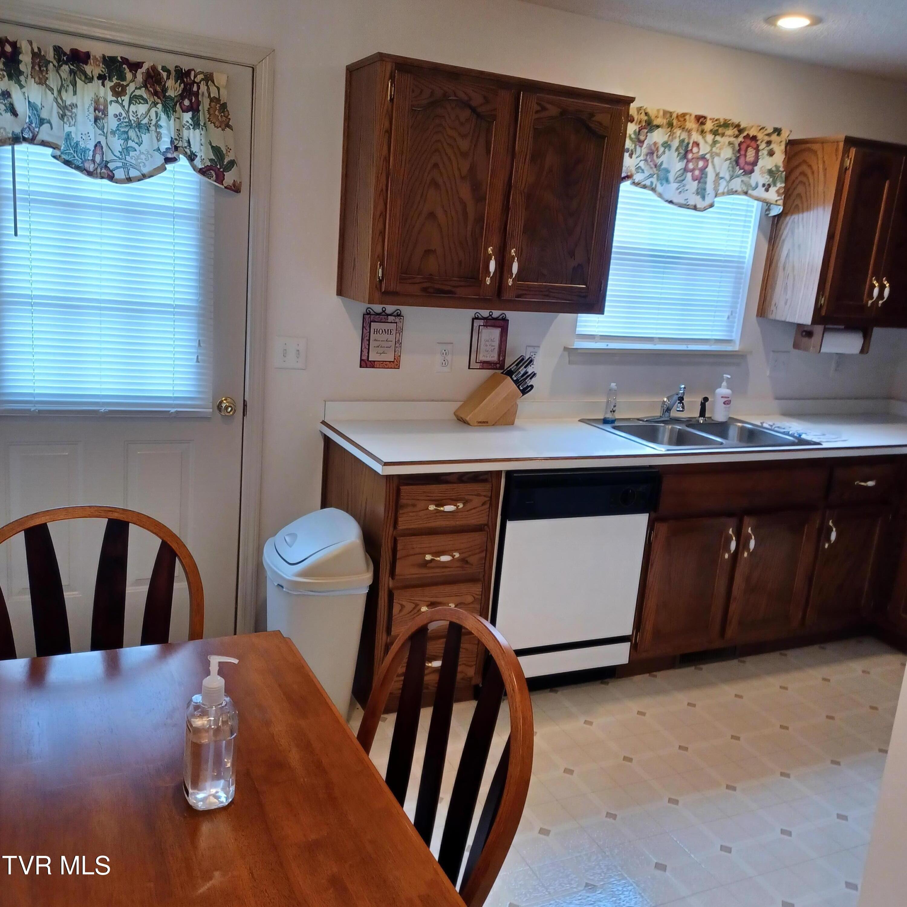 23 Pepper Ridge Court, Unit 23 Johnson City, TN 37615 - Photo 7 of 23 20260226_103750