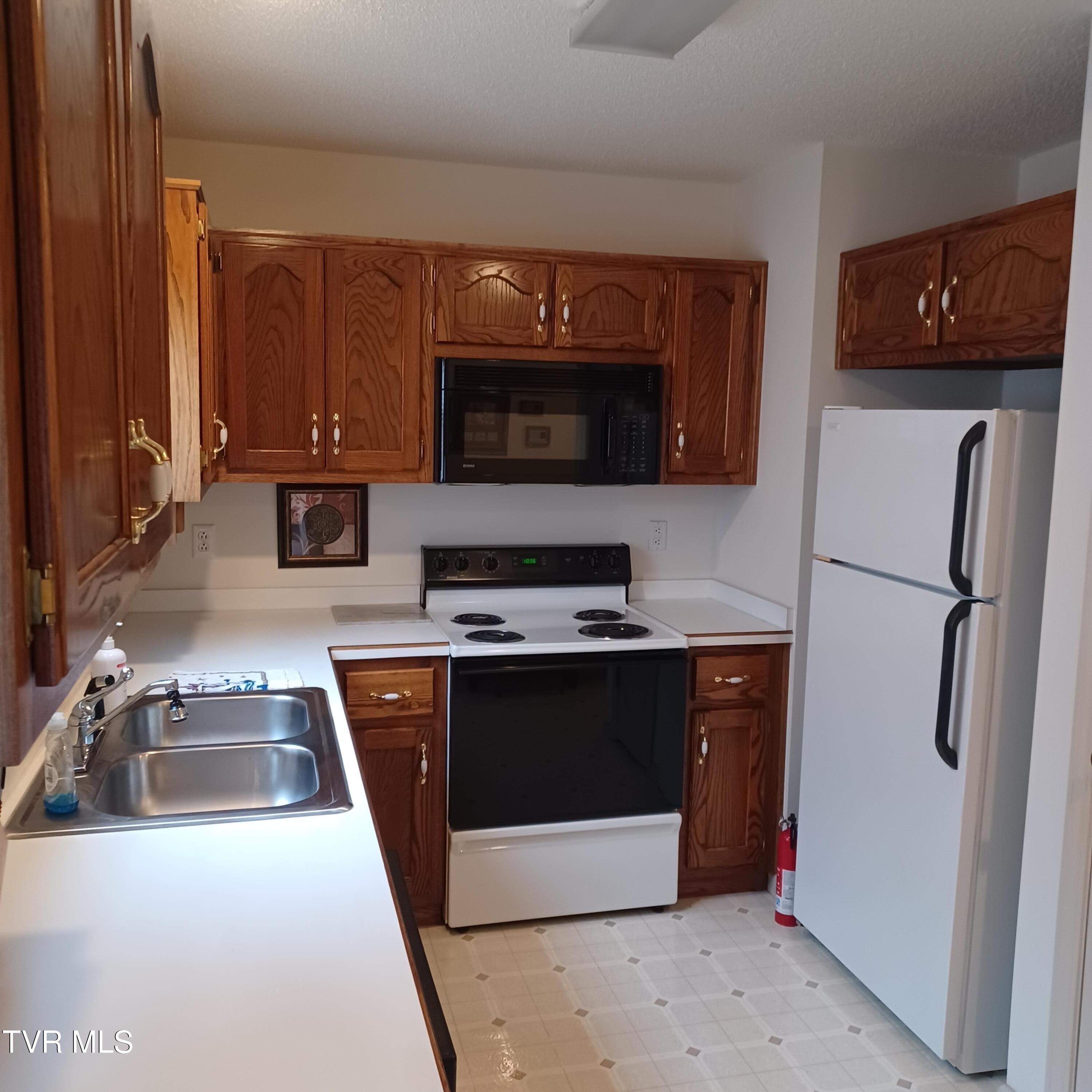 23 Pepper Ridge Court, Unit 23 Johnson City, TN 37615 - Photo 8 of 23 20260226_103759