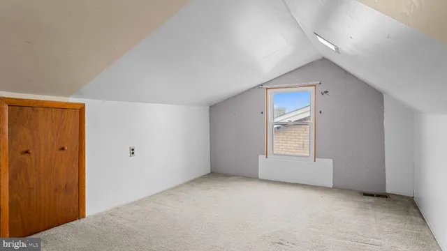 a view of empty room with window