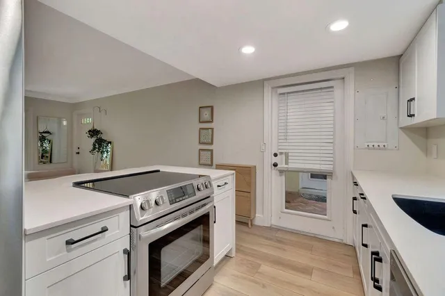 $3,800 | 49 Southeast 7th Avenue, Unit 2, Delray Beach, FL 33483